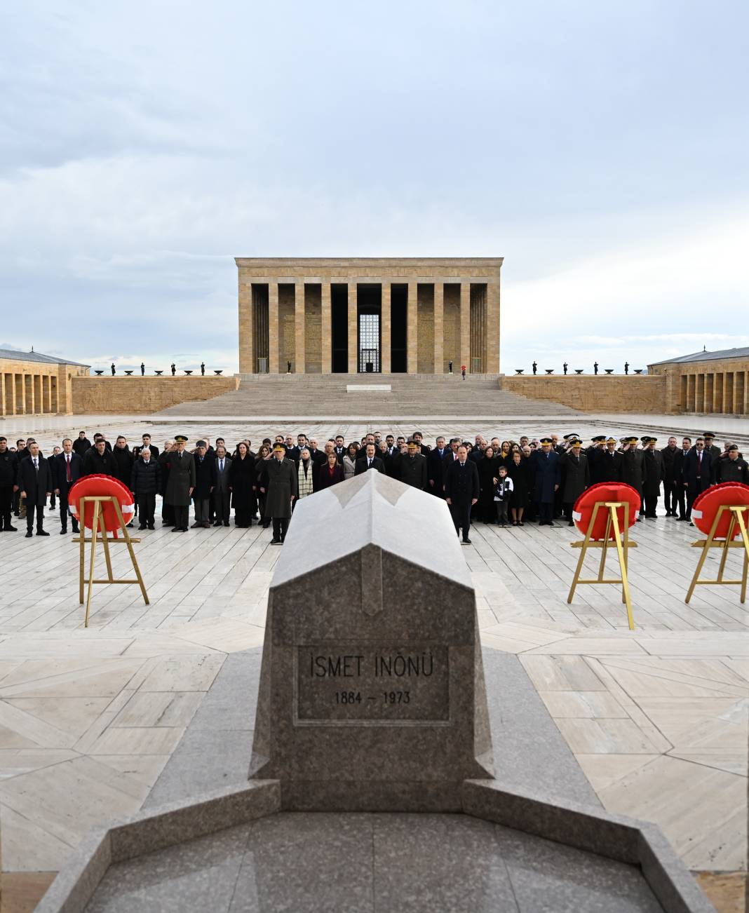 İkinci Cumhurbaşkanı İsmet İnönü 51. ölüm yılında Anıtkabir’de mezarı başında anıldı 8